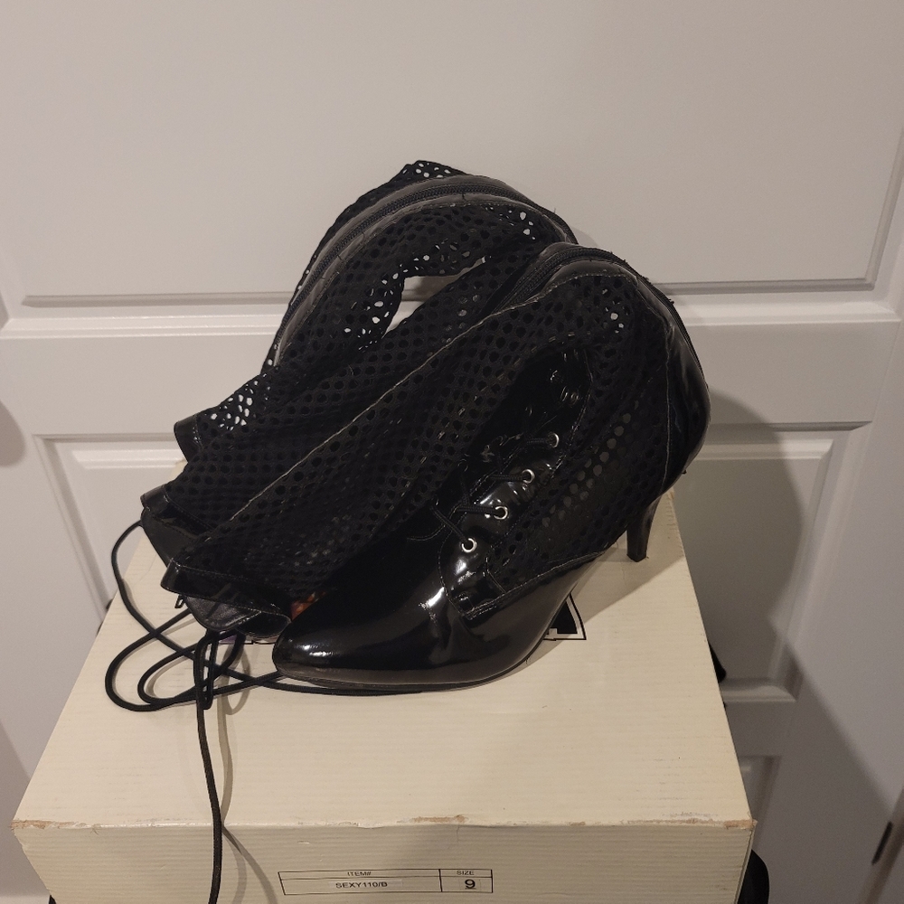 Boots - Picture 6 of 7